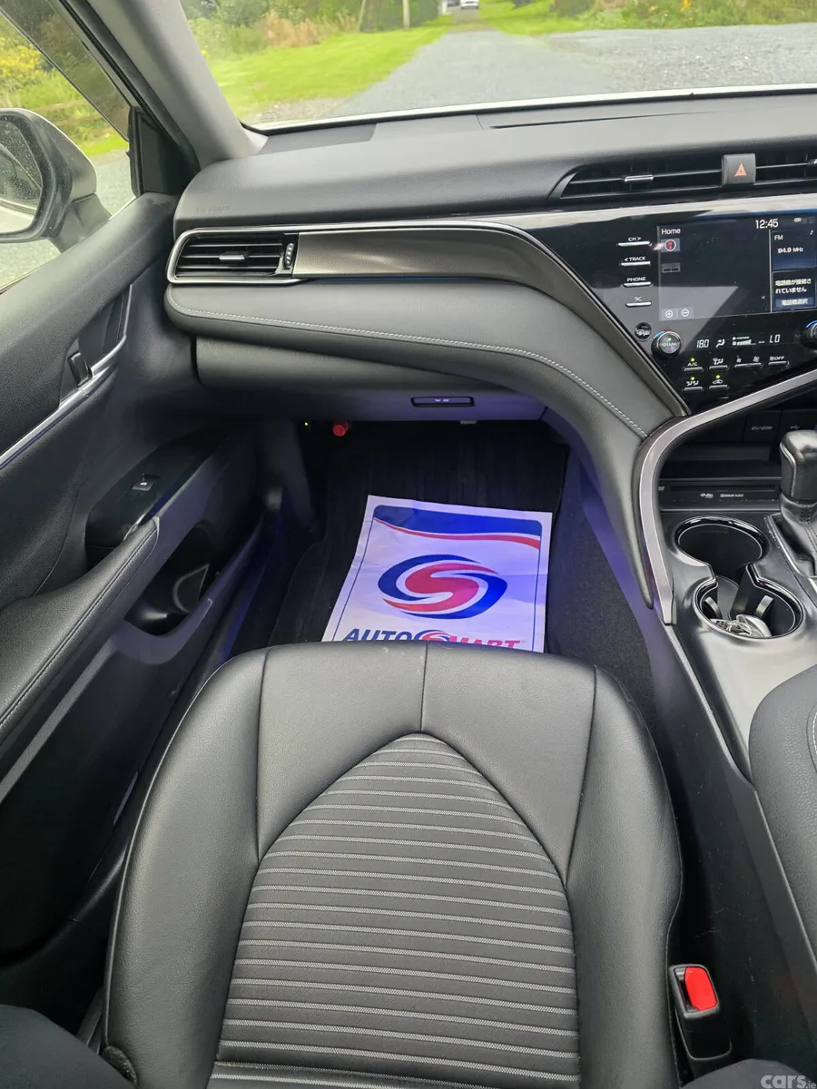 Toyota Camry Saloon, Petrol Hybrid, 2019, White
