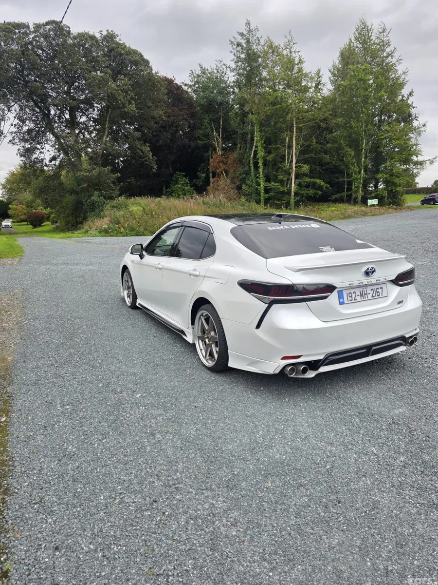 Toyota Camry Saloon, Petrol Hybrid, 2019, White
