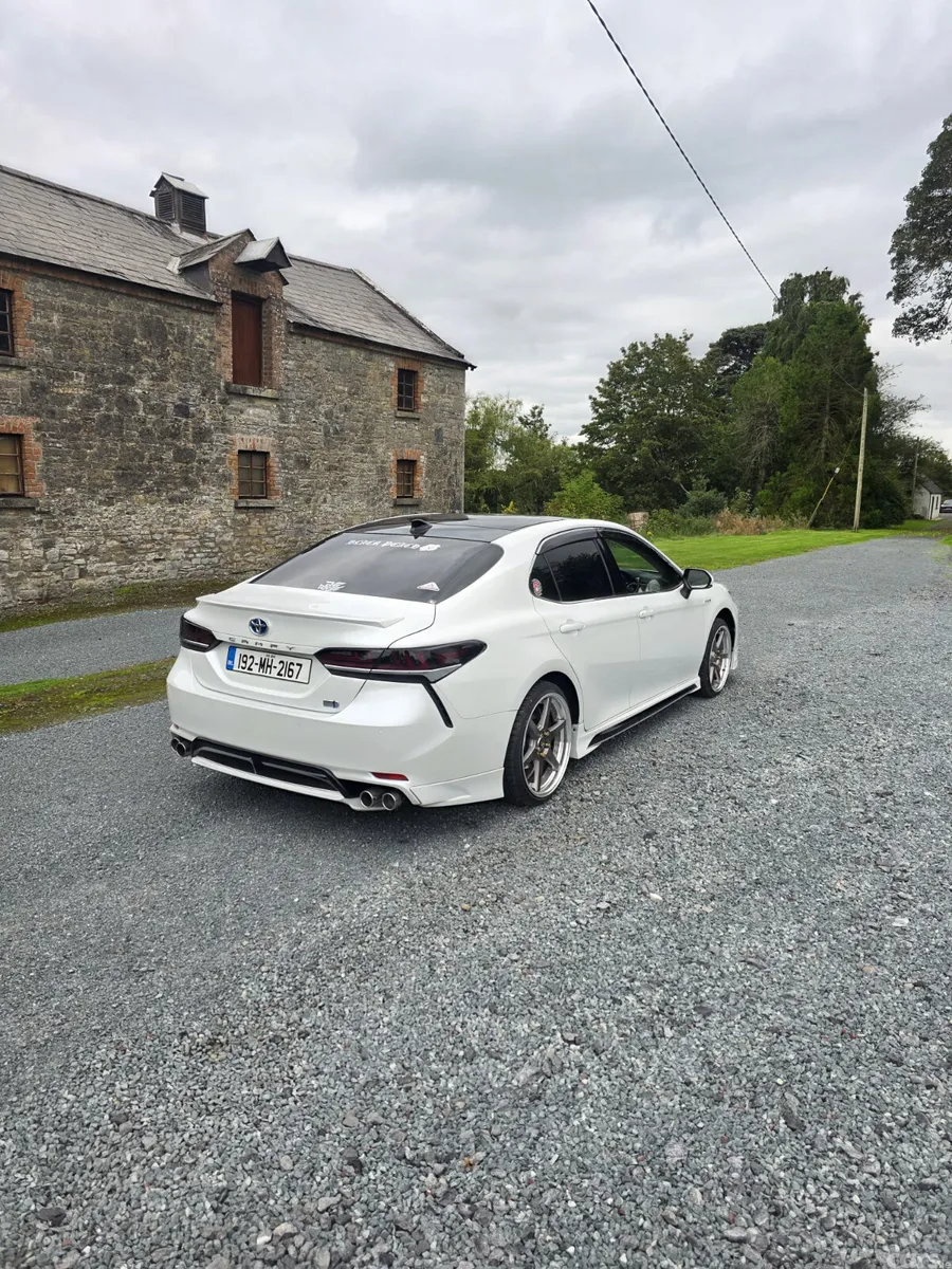 Toyota Camry Saloon, Petrol Hybrid, 2019, White