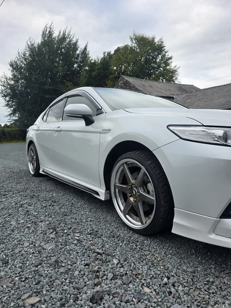 Toyota Camry Saloon, Petrol Hybrid, 2019, White