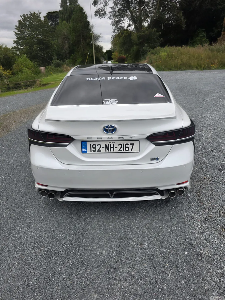 Toyota Camry Saloon, Petrol Hybrid, 2019, White