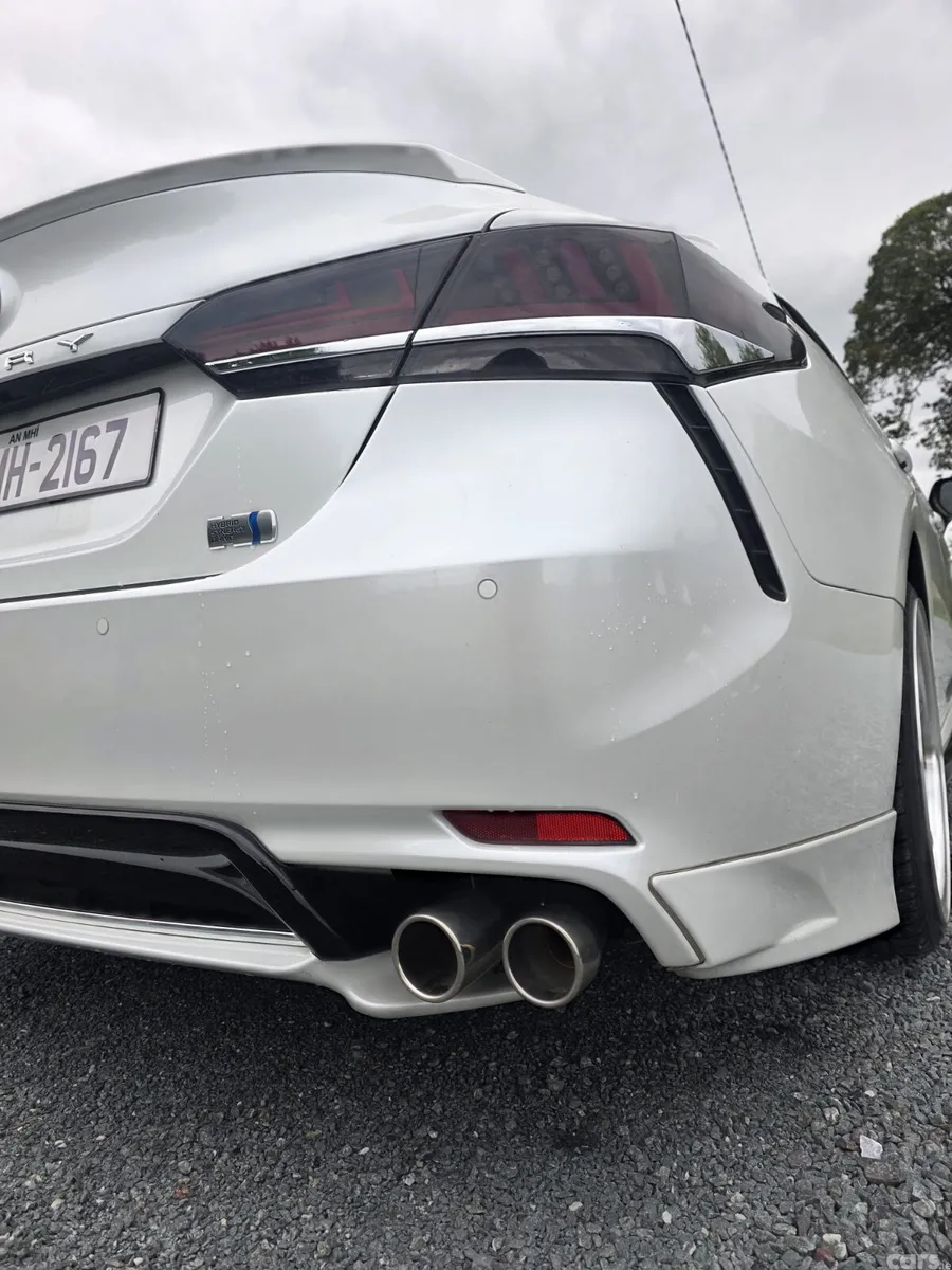 Toyota Camry Saloon, Petrol Hybrid, 2019, White
