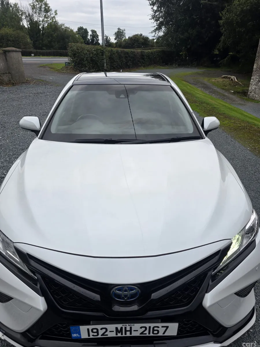 Toyota Camry Saloon, Petrol Hybrid, 2019, White