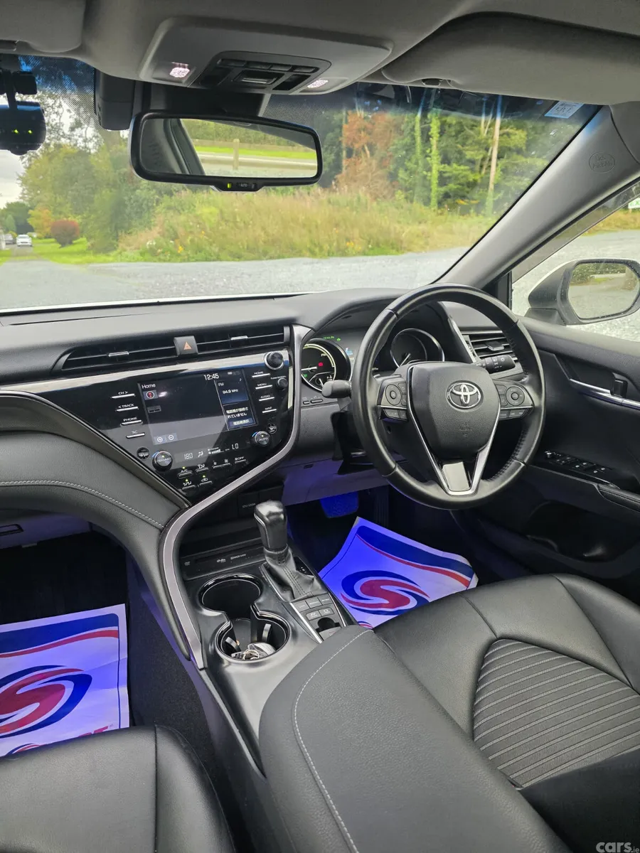 Toyota Camry Saloon, Petrol Hybrid, 2019, White