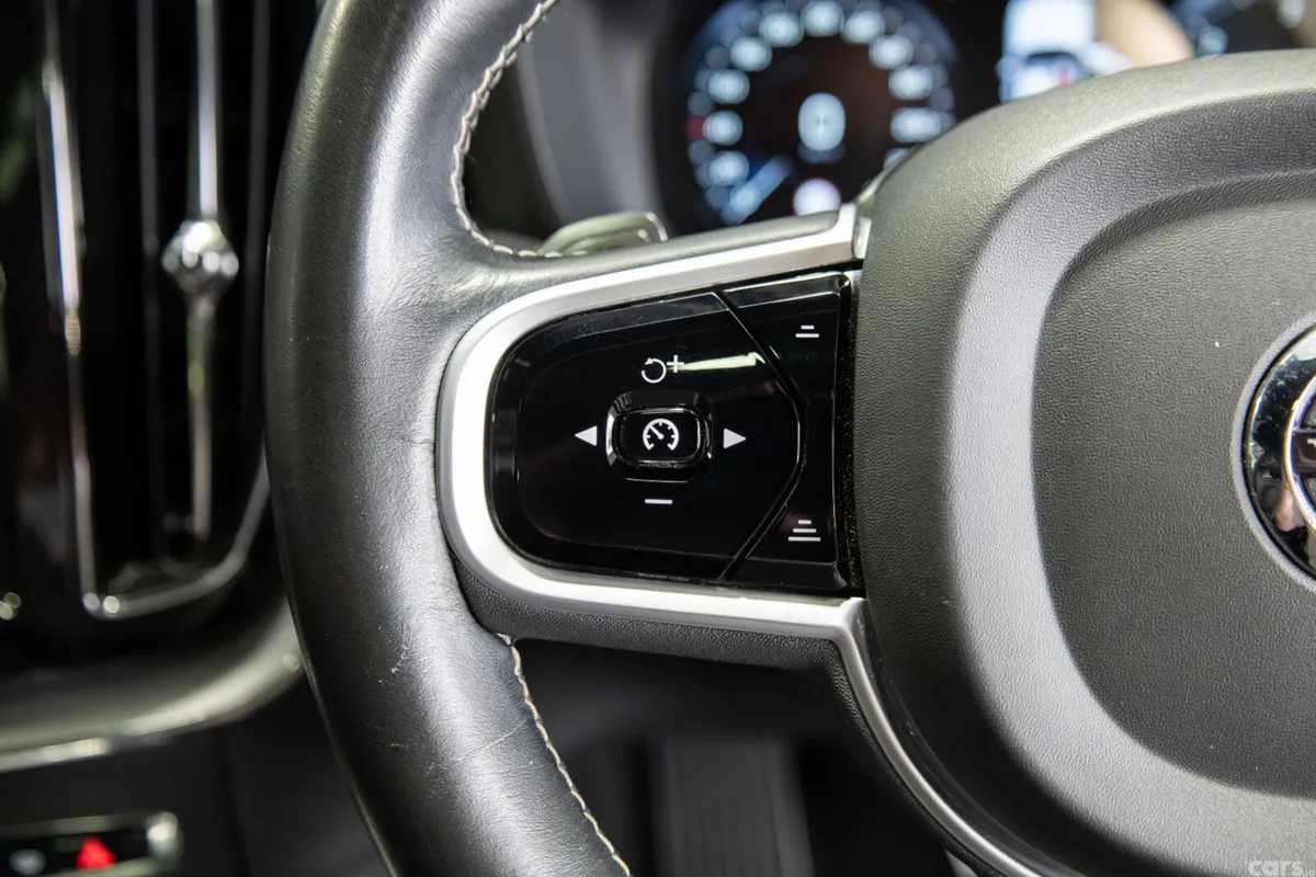 Volvo XC60 SUV, Diesel, 2020, Blue