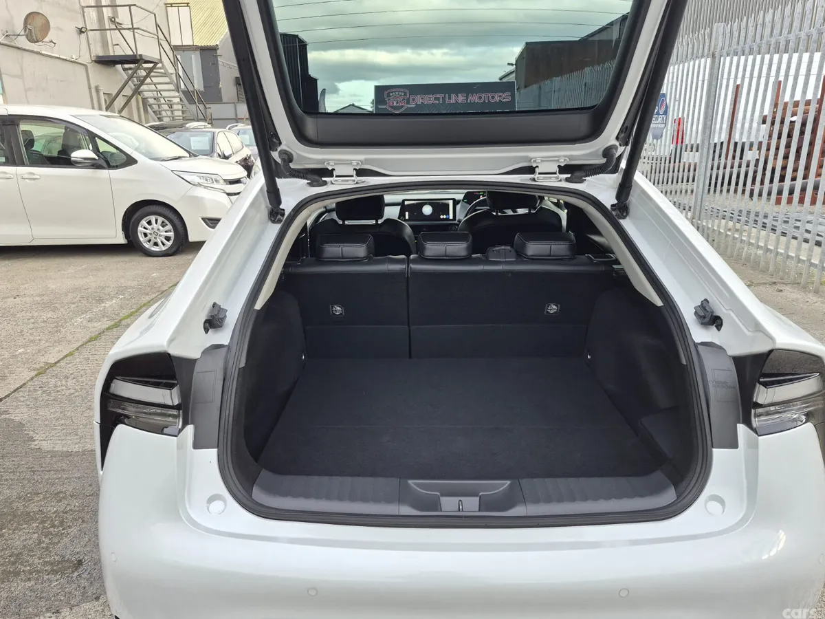 Toyota Prius Hatchback, Petrol Hybrid, 2024, White