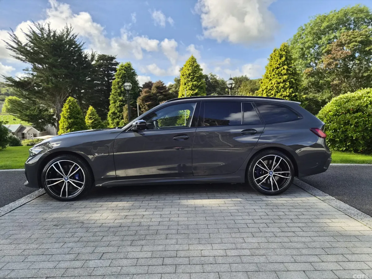 BMW 3-Series Estate, Petrol Plug-in Hybrid, 2022, Grey