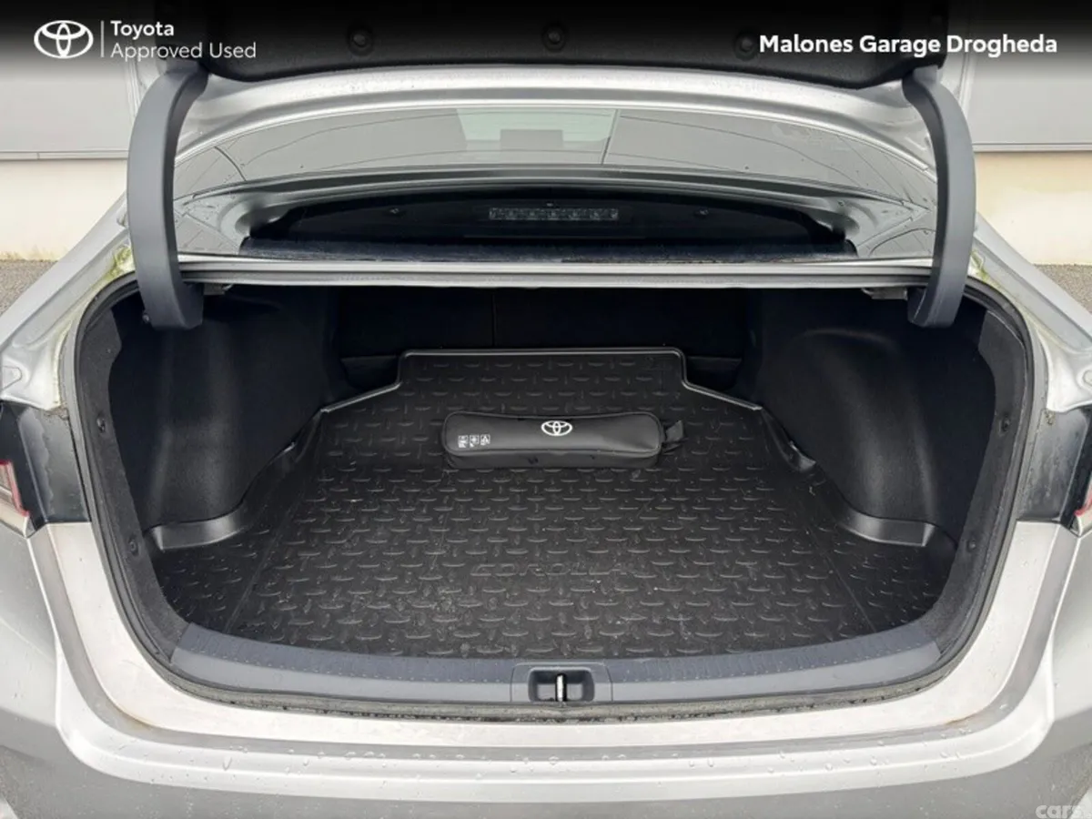 Toyota Corolla Saloon, Petrol Hybrid, 2025, Silver