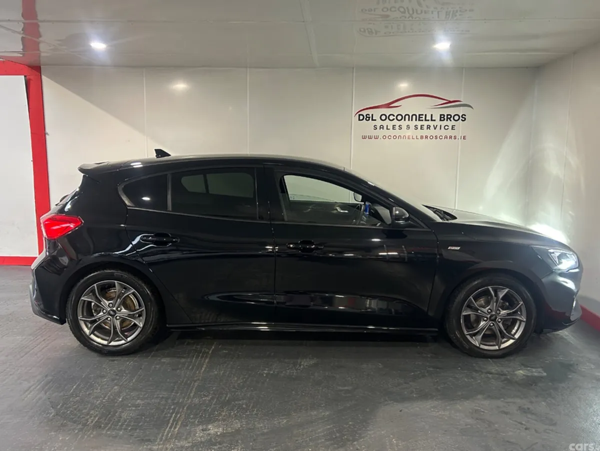 Ford Focus Hatchback, Diesel, 2022, Black