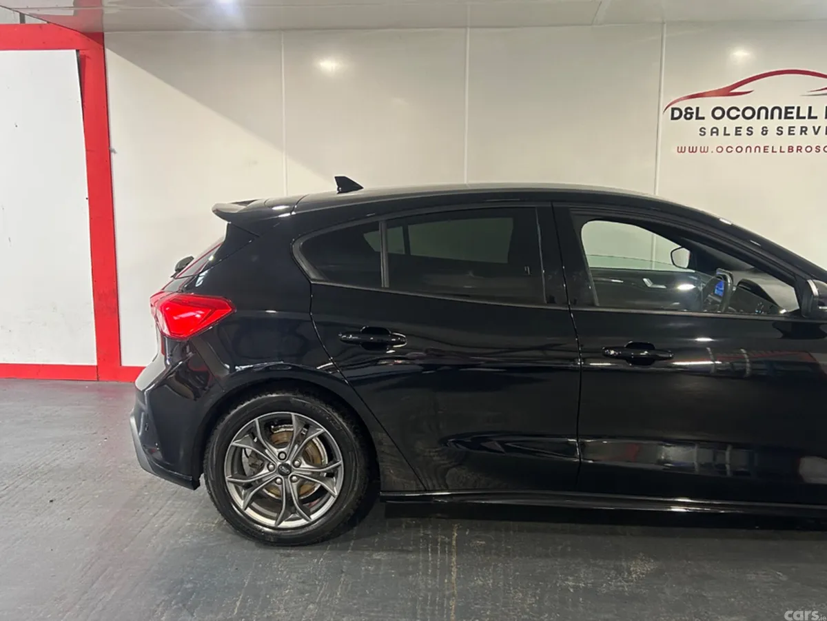 Ford Focus Hatchback, Diesel, 2022, Black