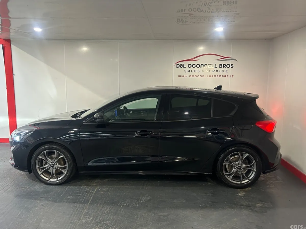 Ford Focus Hatchback, Diesel, 2022, Black