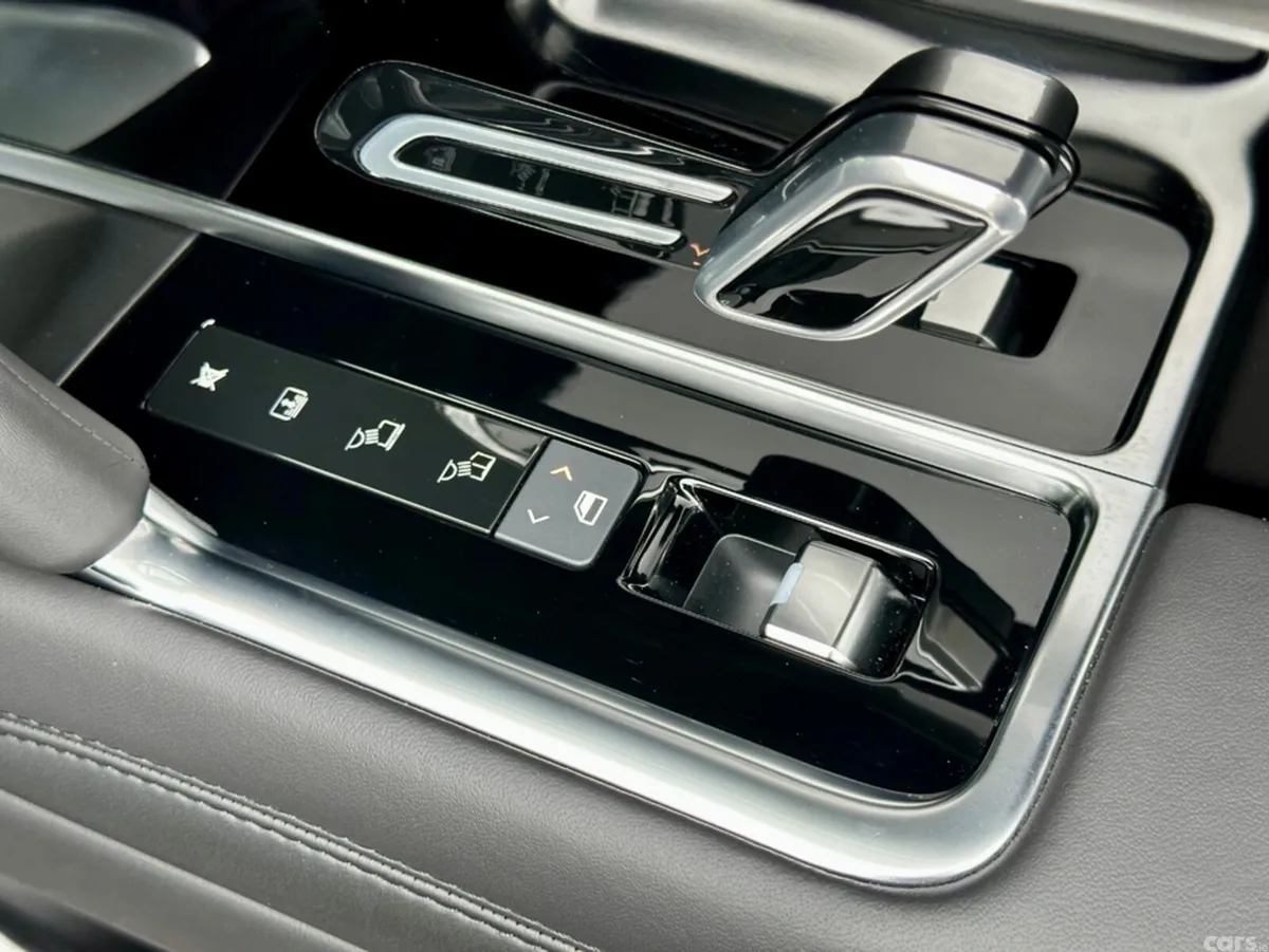 Land Rover Range Rover Estate, Petrol Hybrid, 2026, Black