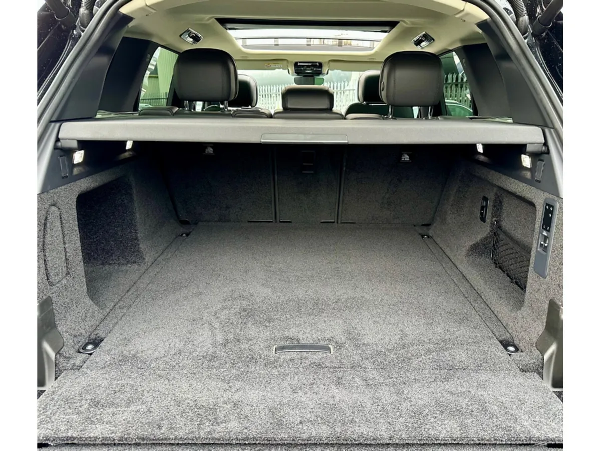 Land Rover Range Rover Estate, Petrol Hybrid, 2026, Black