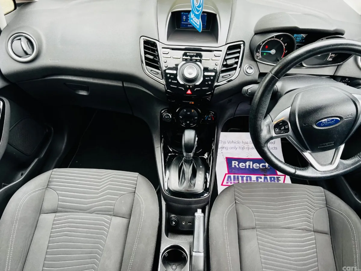 Ford Fiesta Hatchback, Petrol, 2015, Red