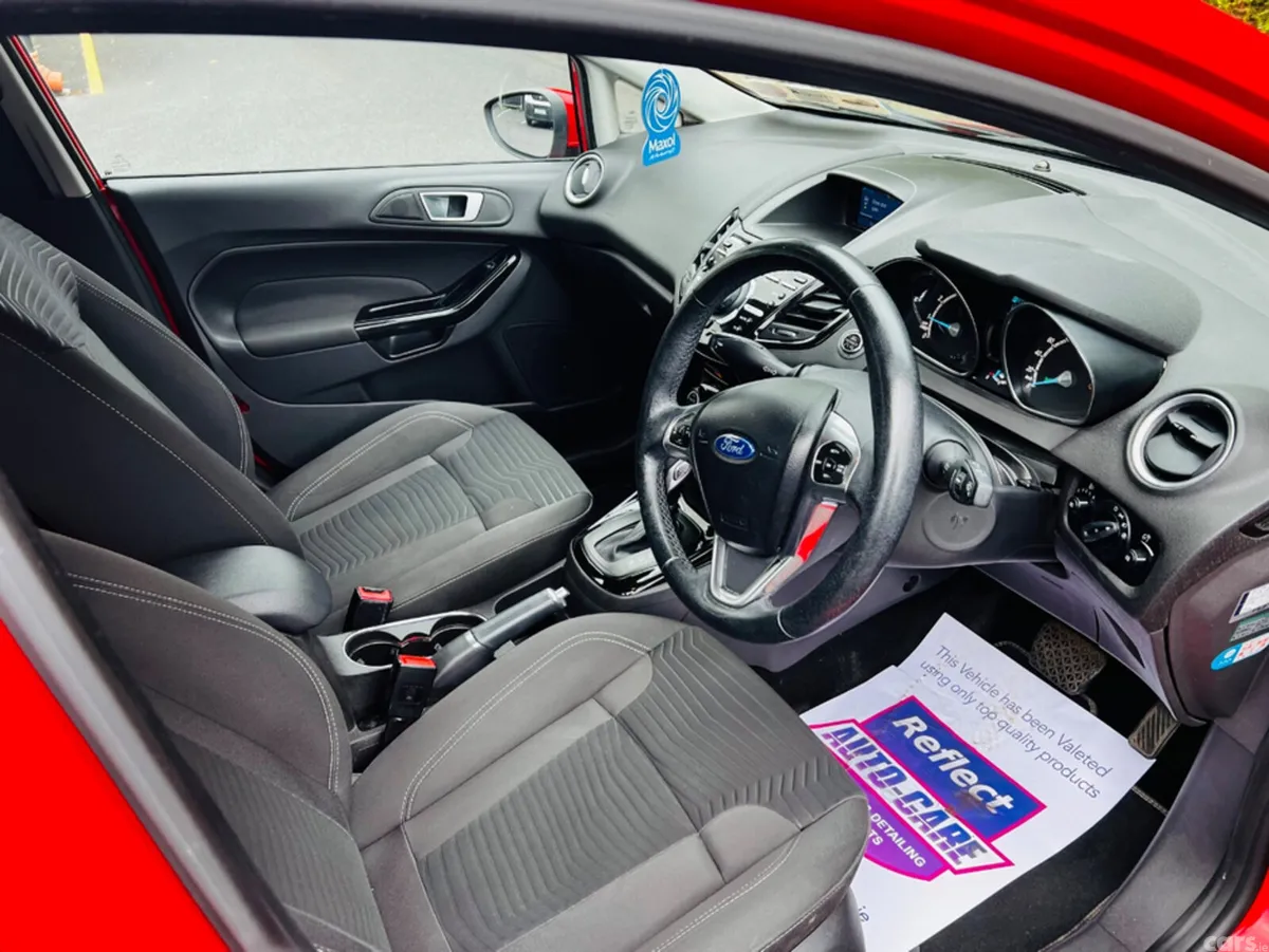 Ford Fiesta Hatchback, Petrol, 2015, Red