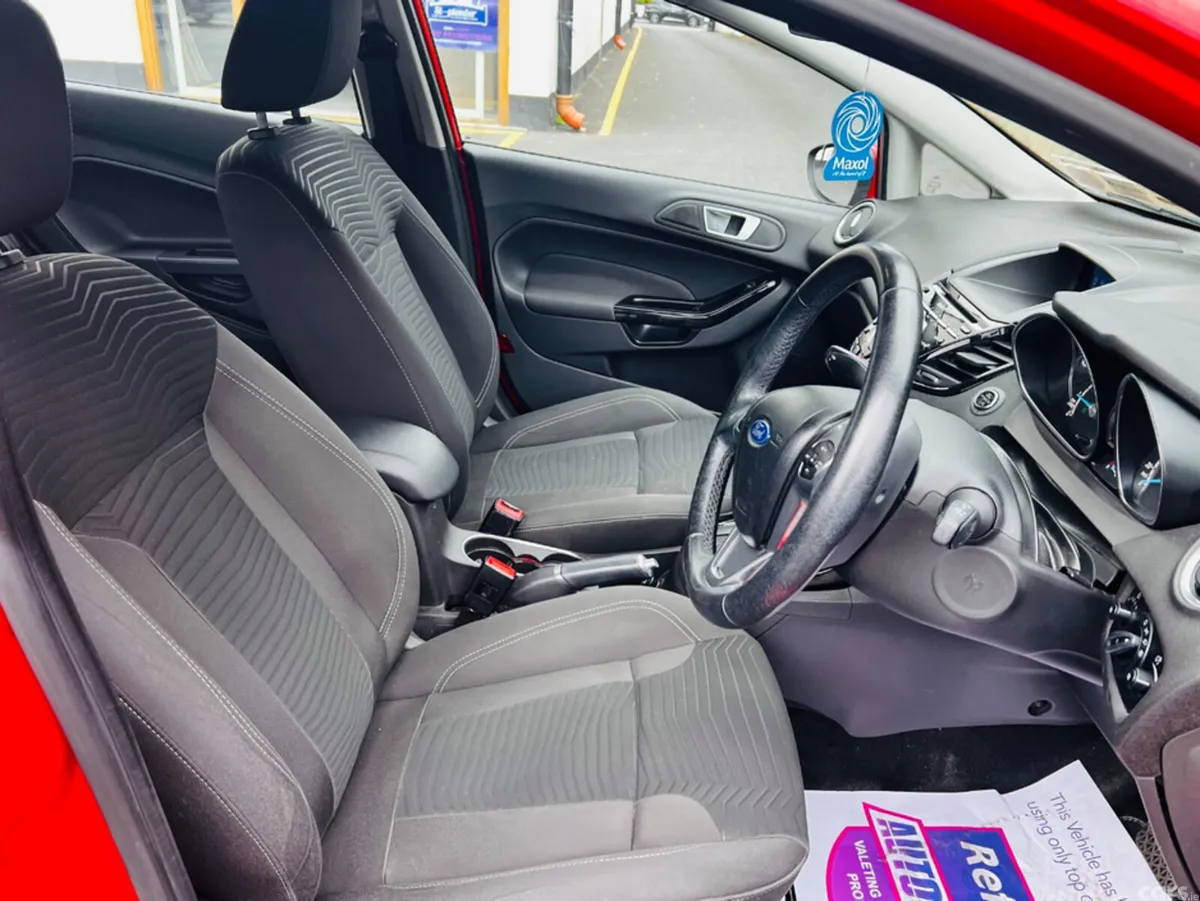 Ford Fiesta Hatchback, Petrol, 2015, Red