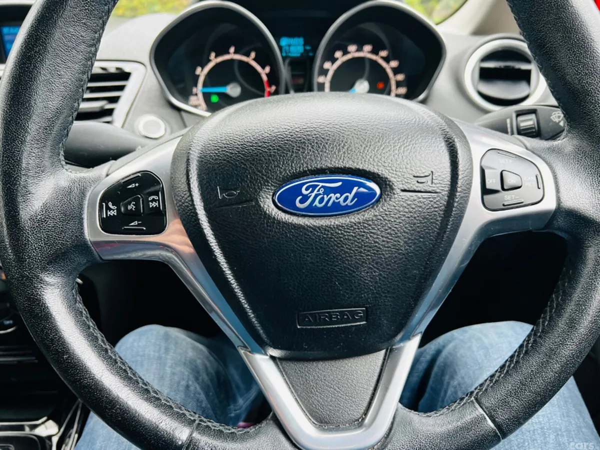 Ford Fiesta Hatchback, Petrol, 2015, Red