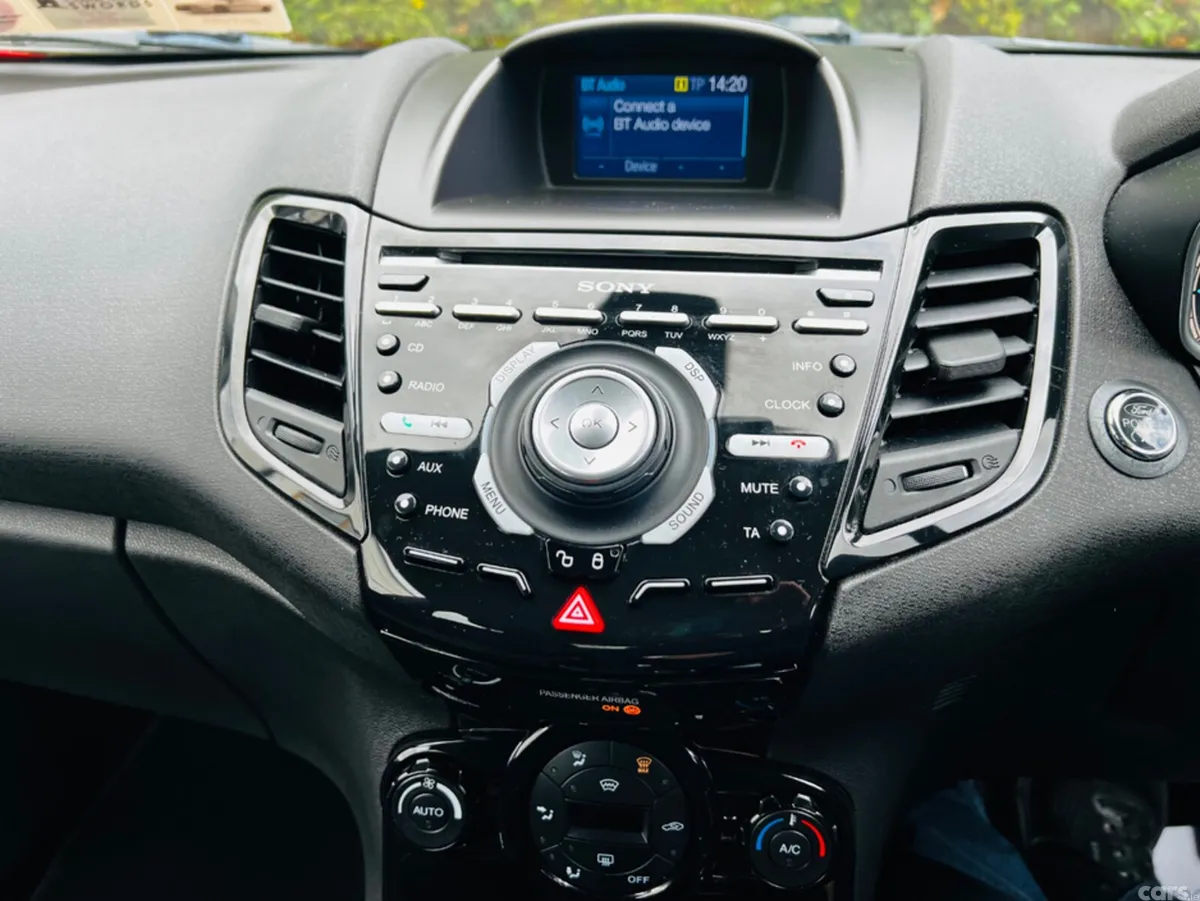 Ford Fiesta Hatchback, Petrol, 2015, Red