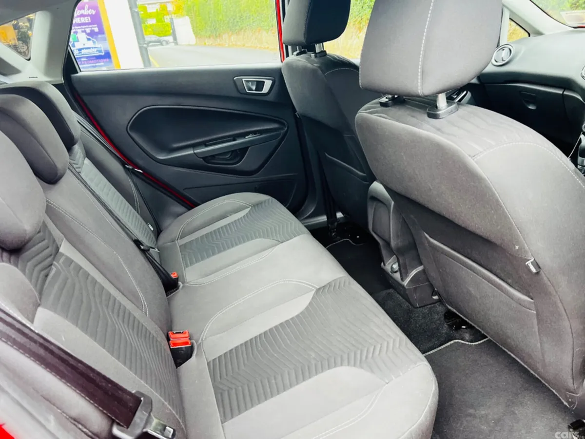 Ford Fiesta Hatchback, Petrol, 2015, Red