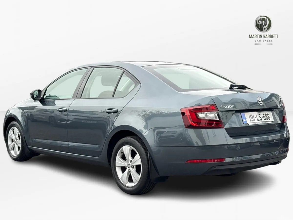 Skoda Octavia Hatchback, Petrol, 2019, Grey