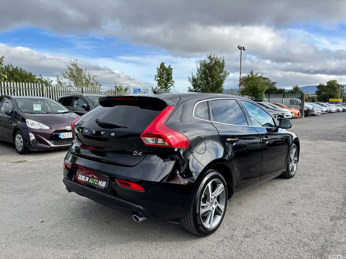 Volvo V40 Hatchback, Diesel, 2015, Black