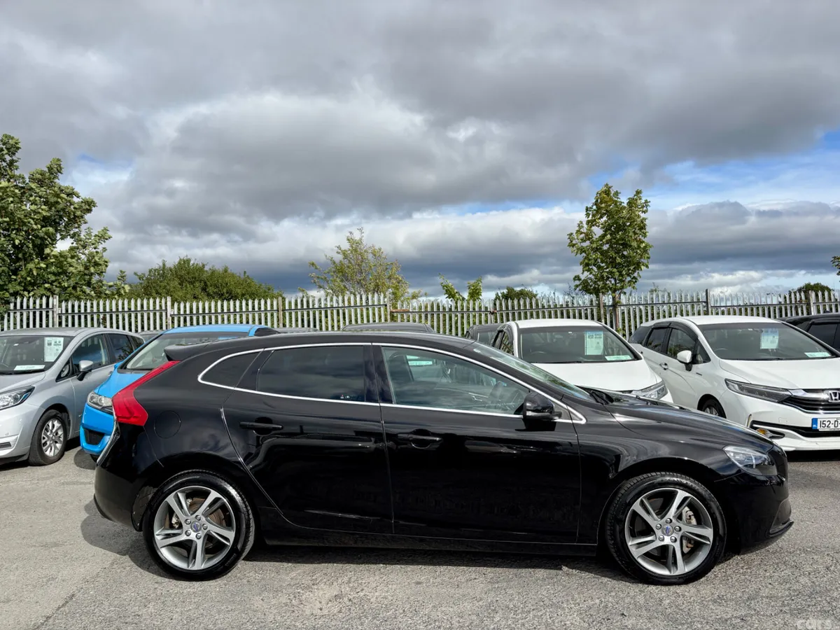 Volvo V40 Hatchback, Diesel, 2015, Black
