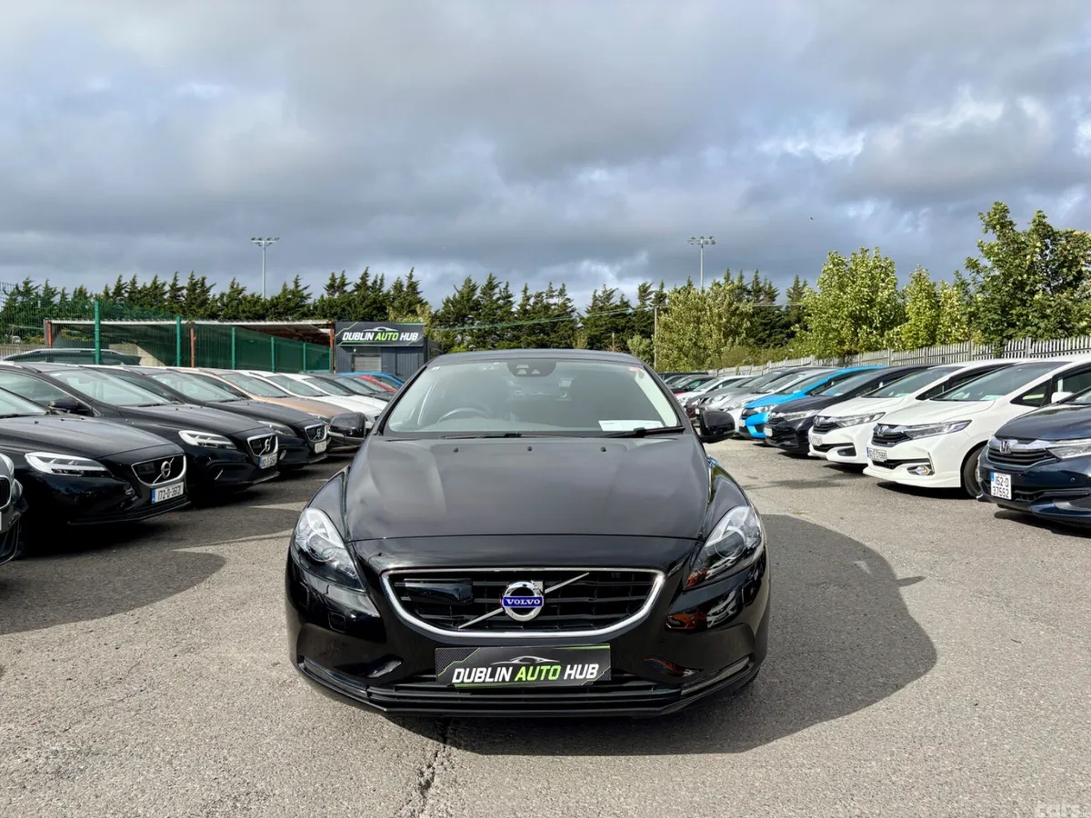 Volvo V40 Hatchback, Diesel, 2015, Black