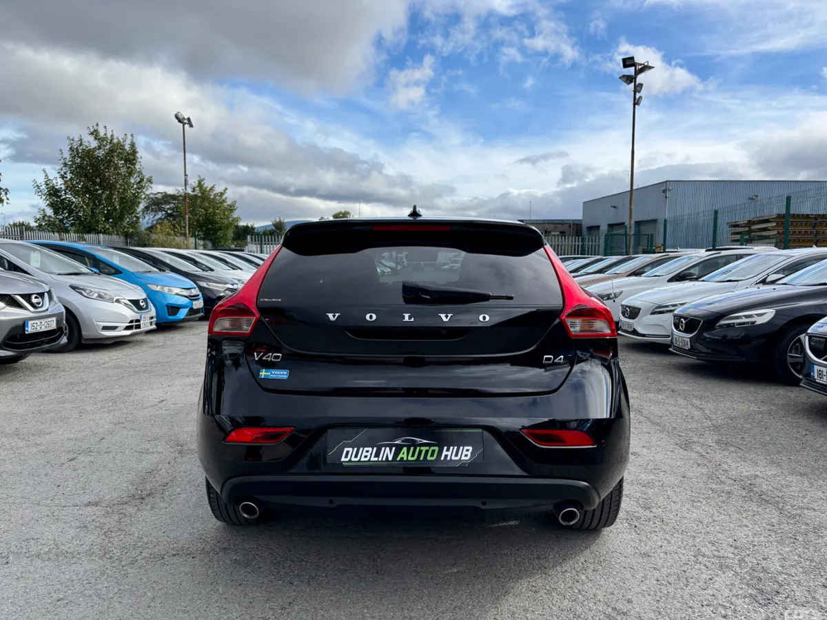 Volvo V40 Hatchback, Diesel, 2015, Black