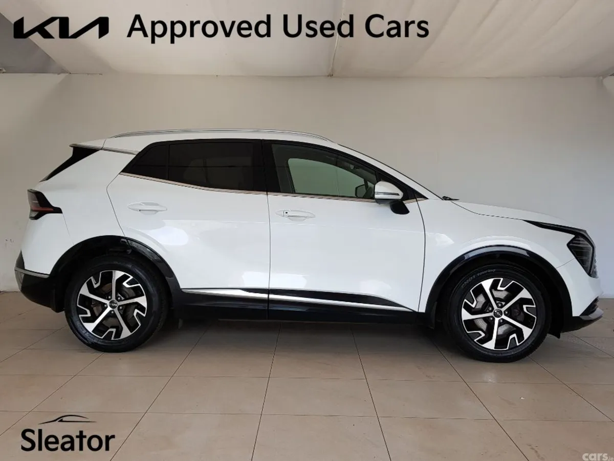 Kia Sportage MPV, Diesel Hybrid, 2023, White