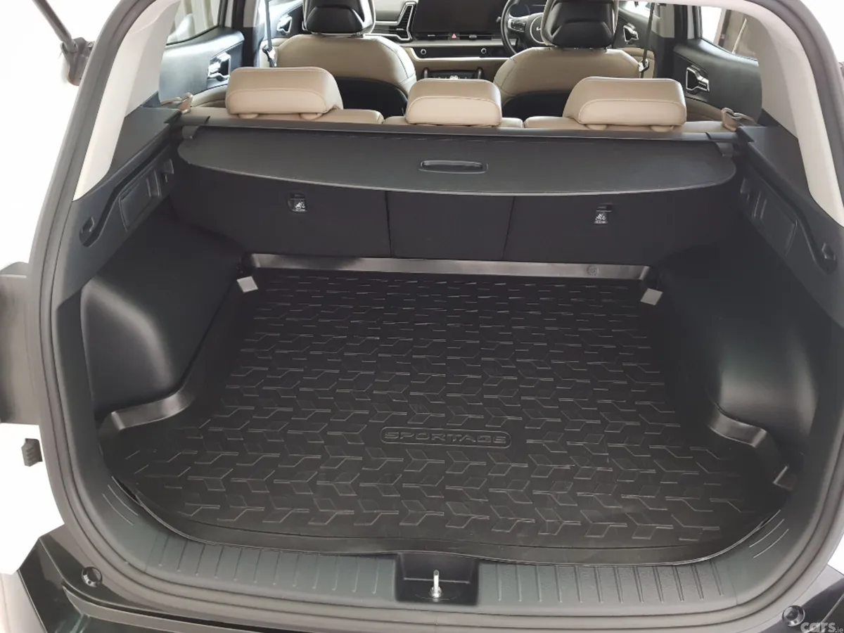 Kia Sportage MPV, Diesel Hybrid, 2023, White