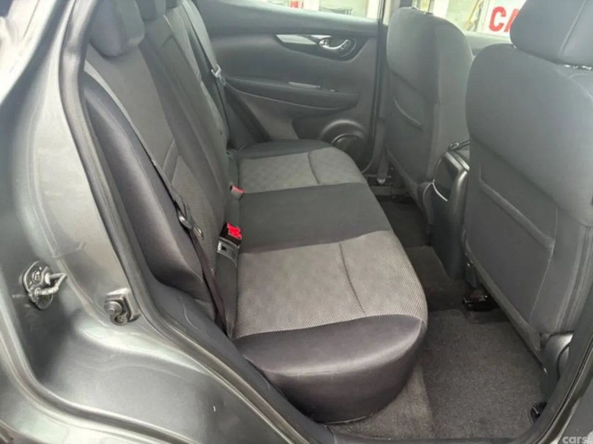 Nissan Qashqai SUV, Diesel, 2015, Grey