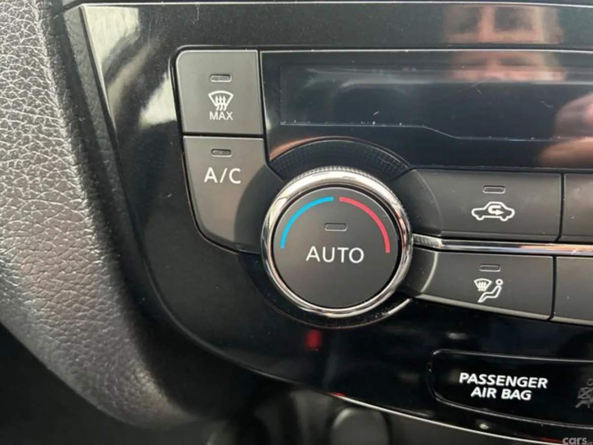 Nissan Qashqai SUV, Diesel, 2015, Grey