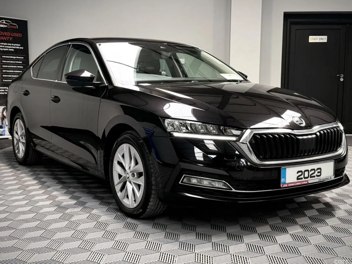 Skoda Octavia Hatchback, Diesel, 2023, Black