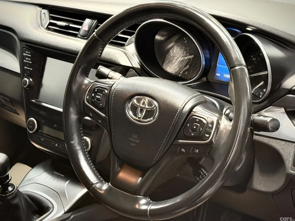 Toyota Avensis Saloon, Diesel, 2018, Blue