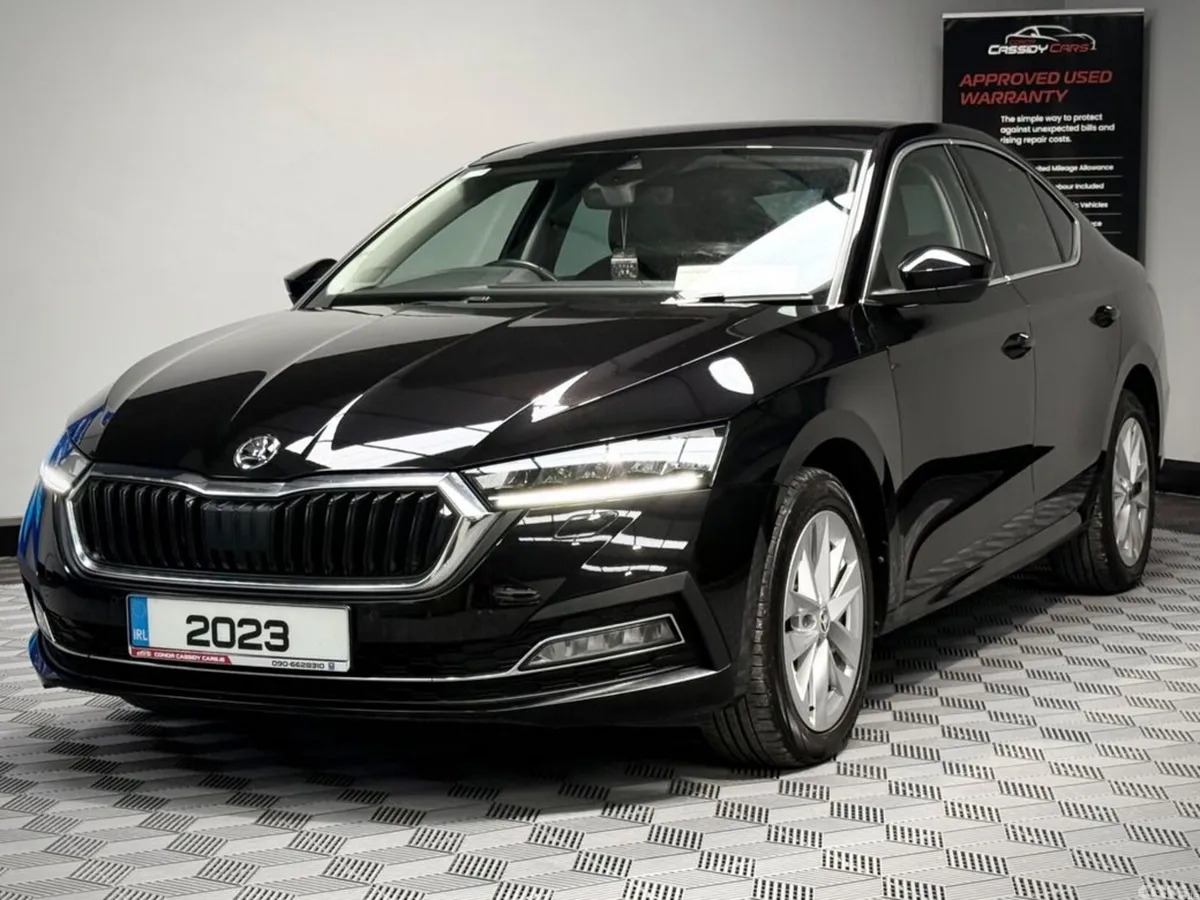 Skoda Octavia Hatchback, Diesel, 2023, Black