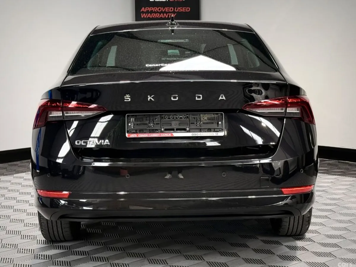 Skoda Octavia Hatchback, Diesel, 2023, Black