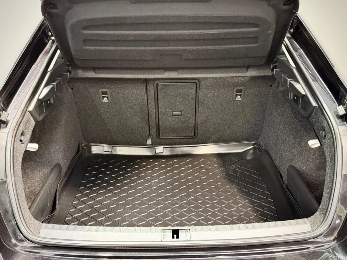 Skoda Octavia Hatchback, Diesel, 2023, Black