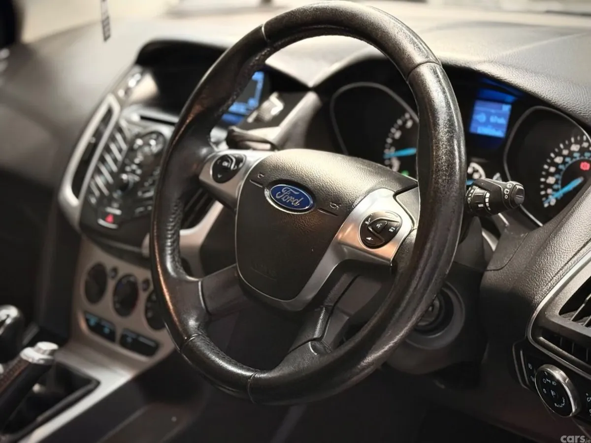 Ford Focus Hatchback, Petrol, 2013, White