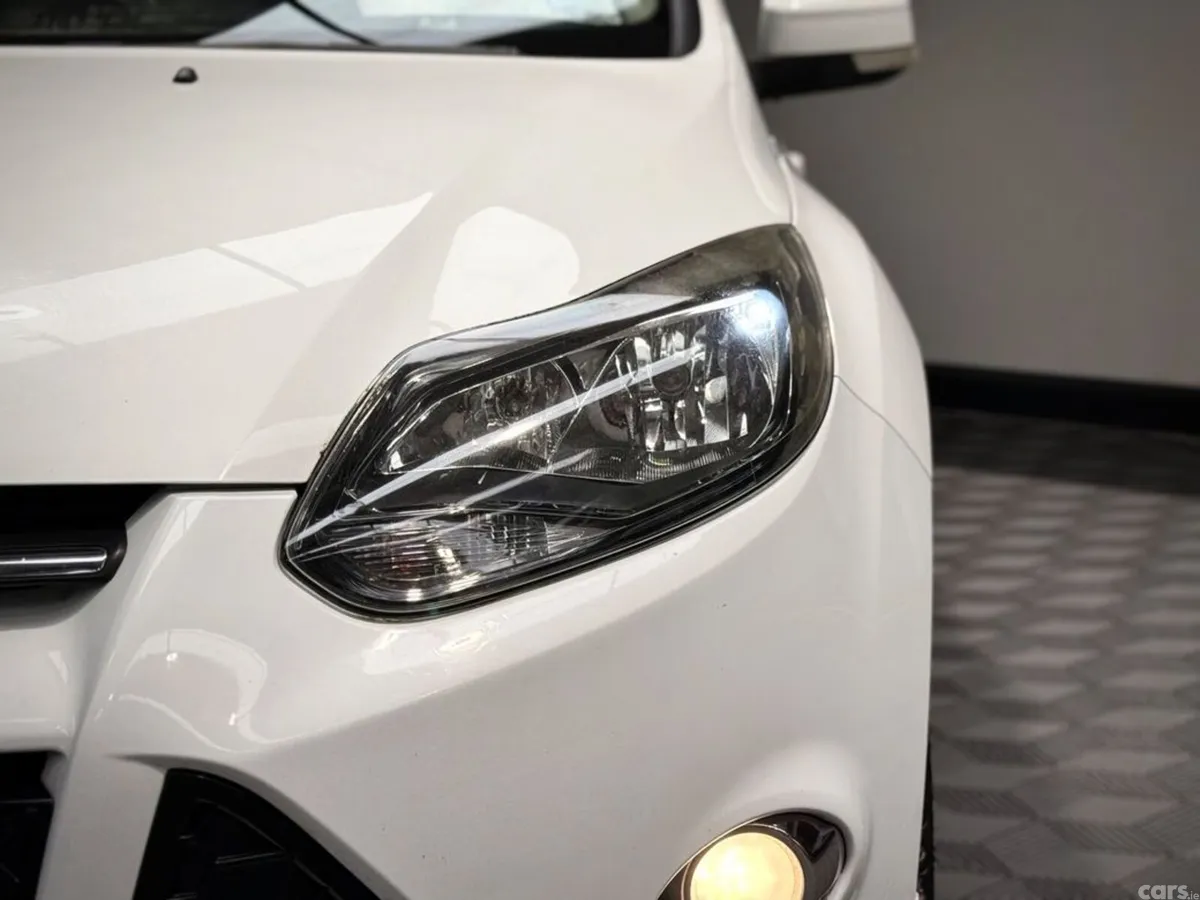 Ford Focus Hatchback, Petrol, 2013, White