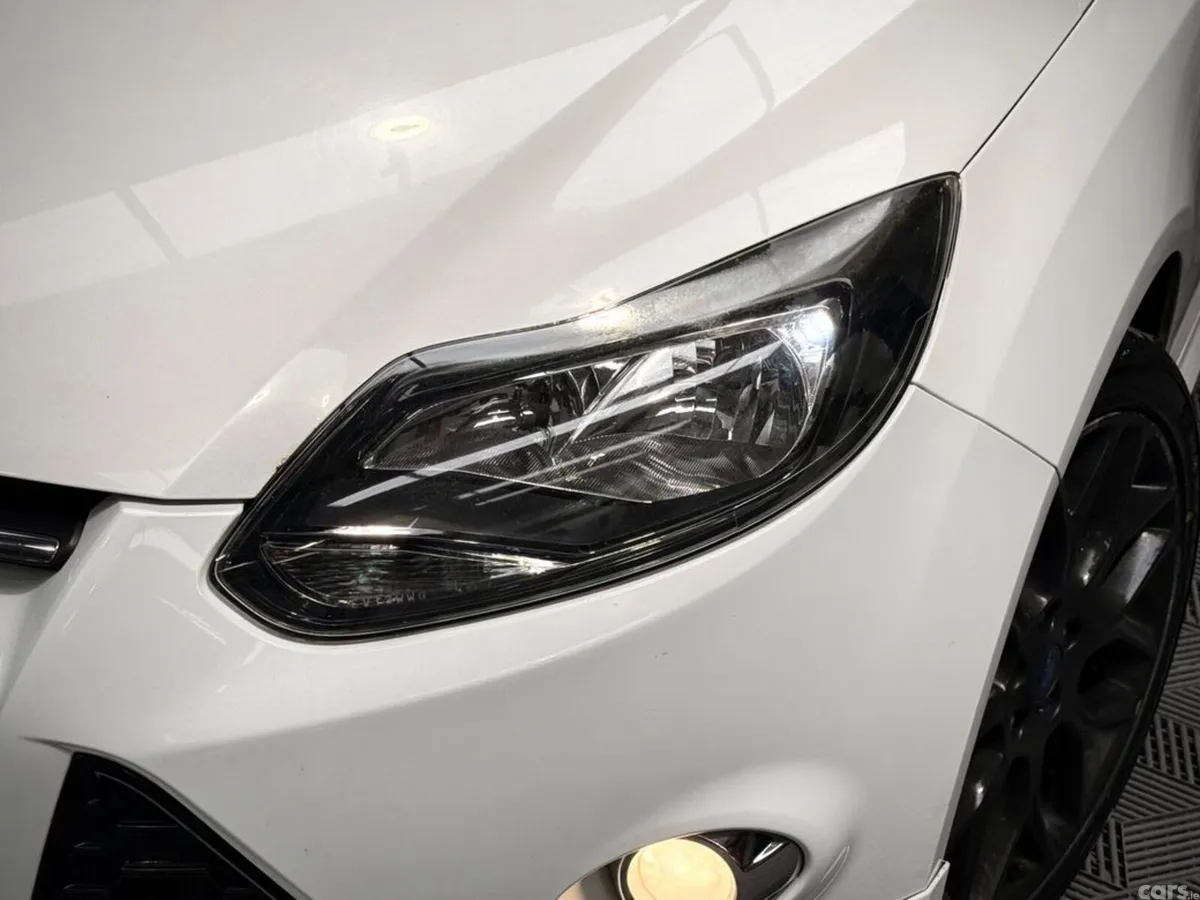 Ford Focus Hatchback, Petrol, 2013, White