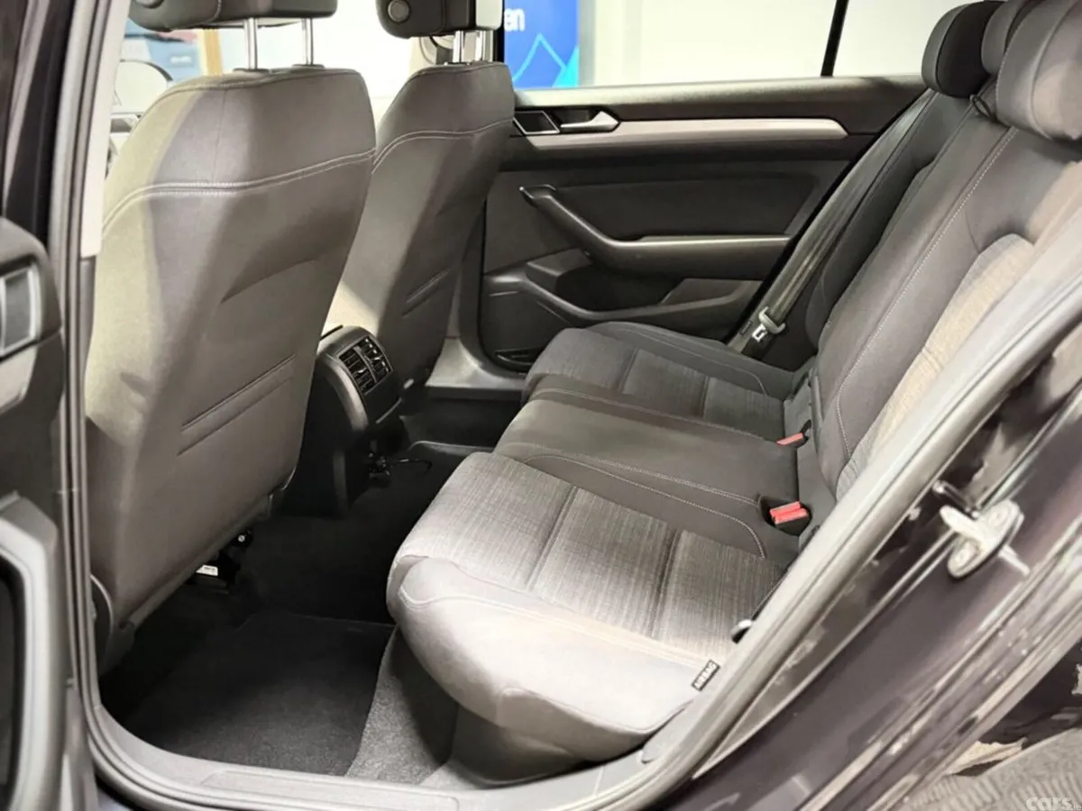 Volkswagen Passat Saloon, Diesel, 2022, Black