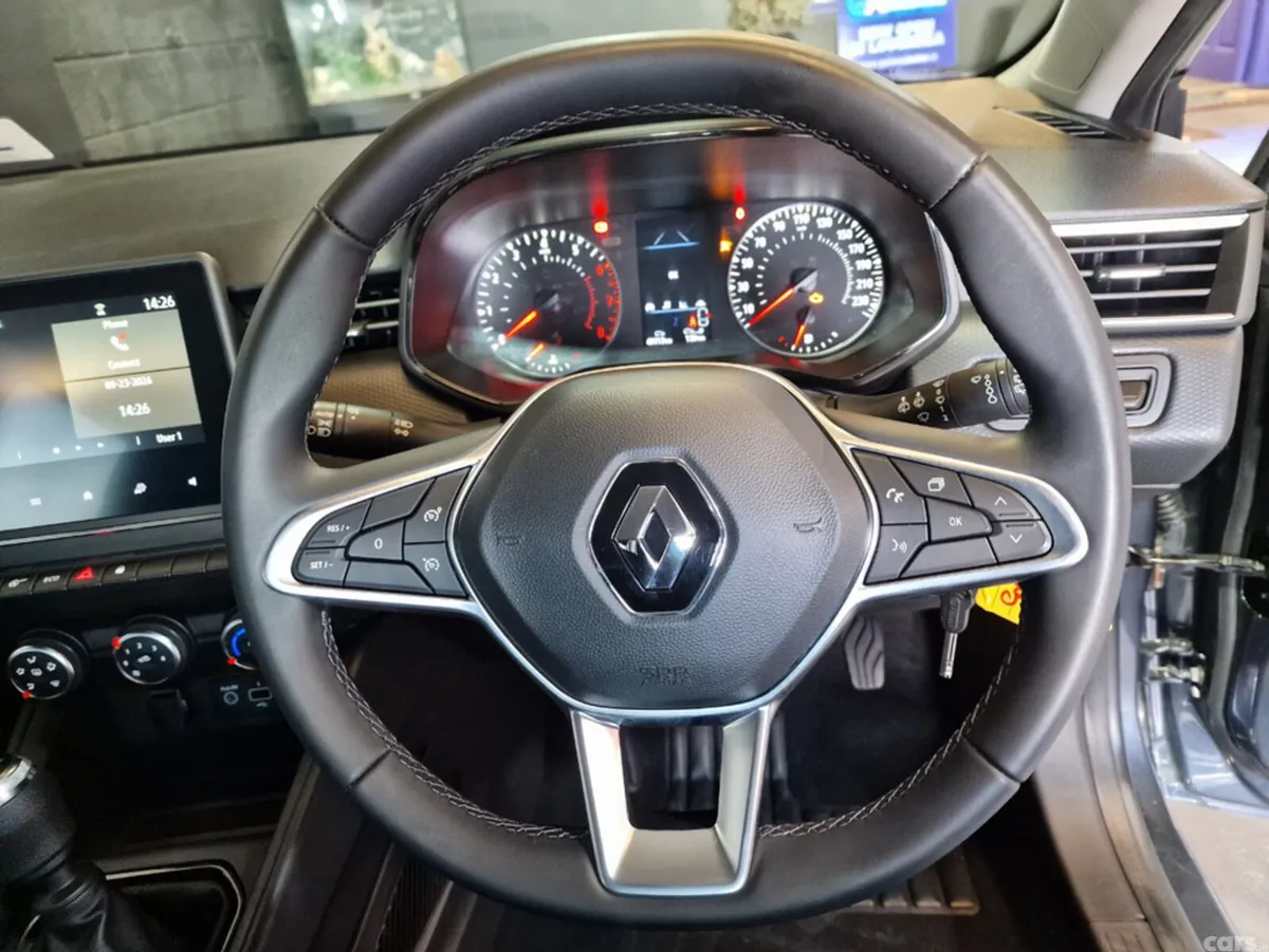 Renault Clio Hatchback, Petrol, 2022, Grey