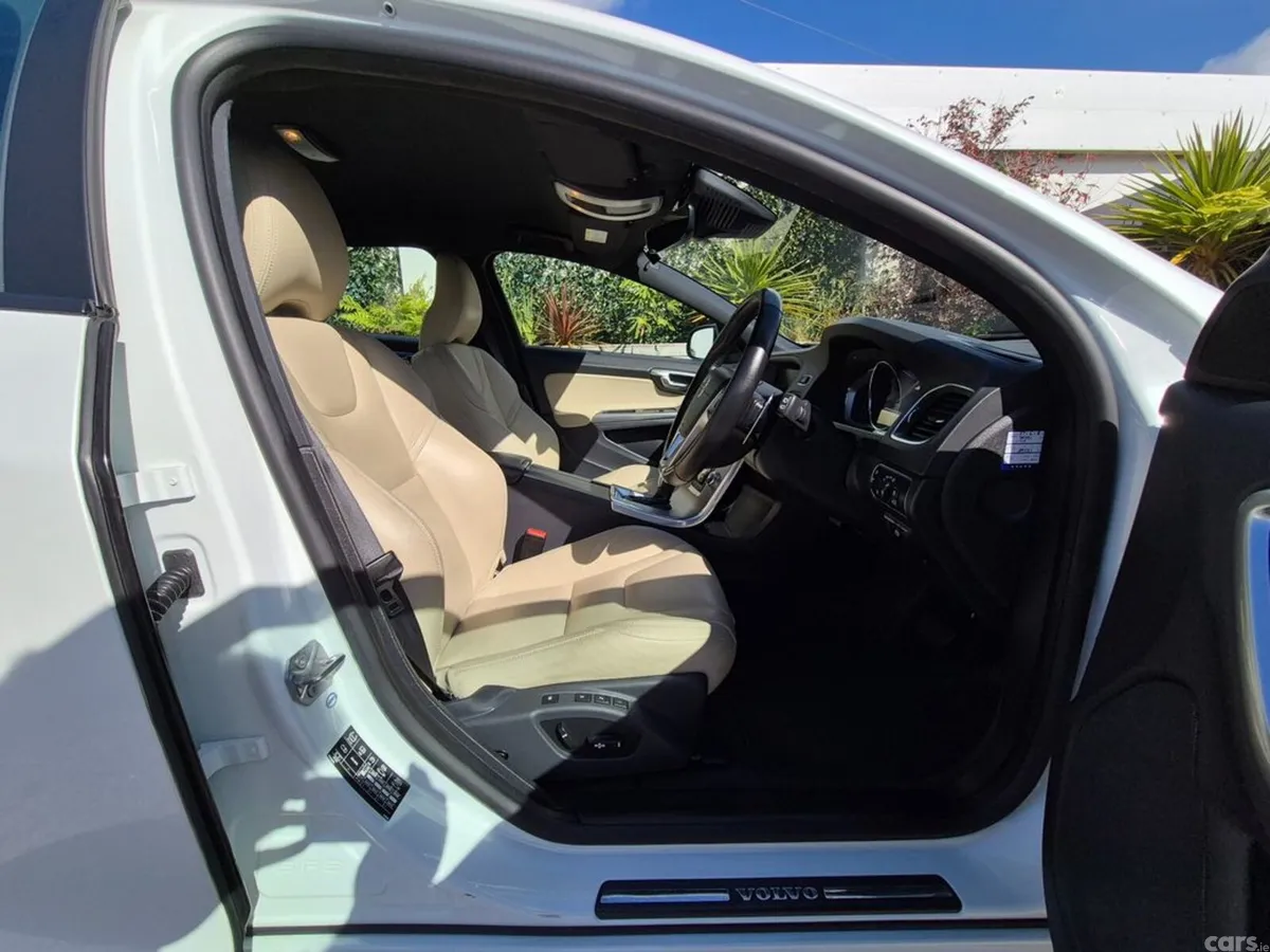 Volvo V60 Estate, Diesel, 2017, White