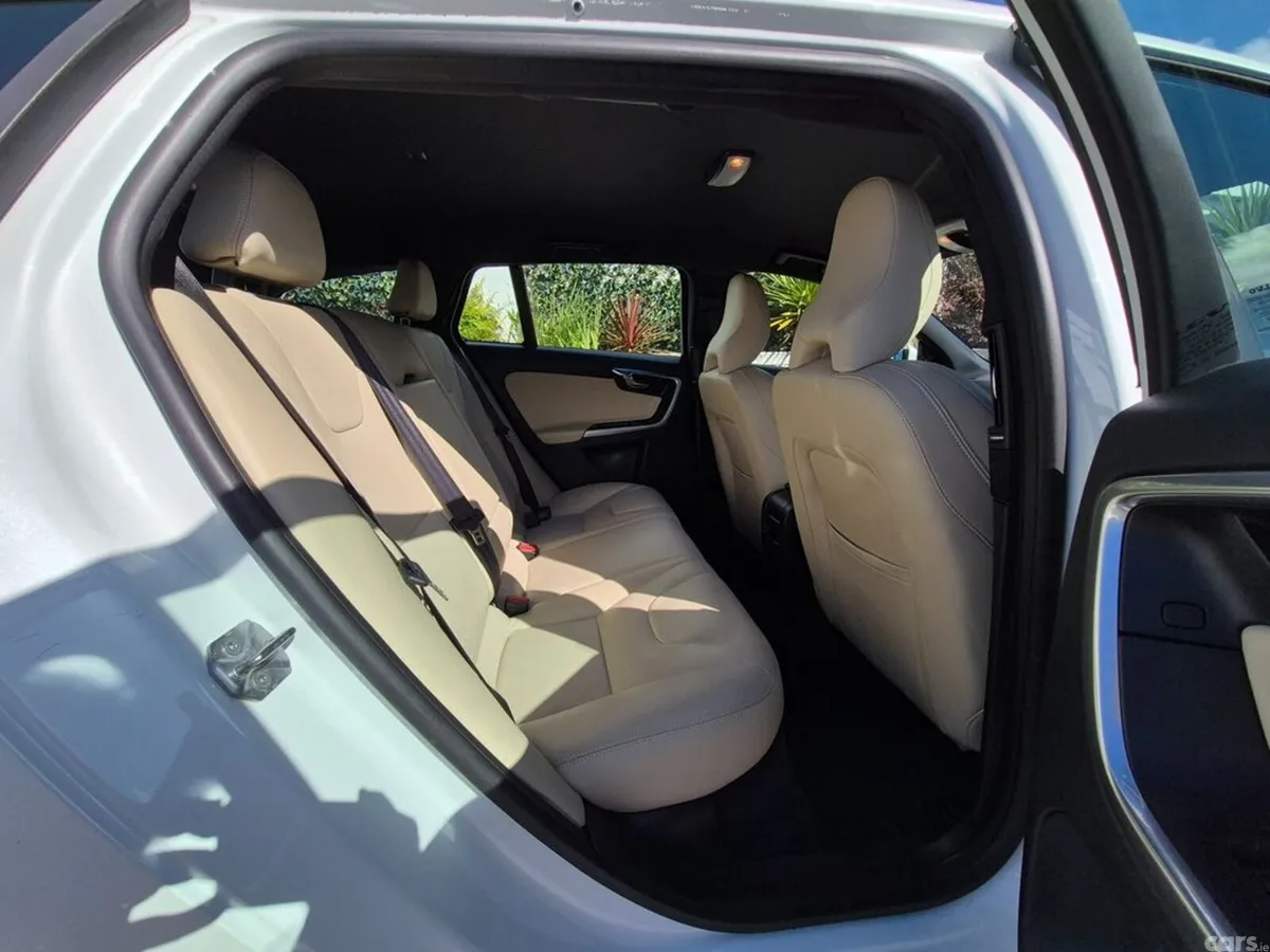 Volvo V60 Estate, Diesel, 2017, White