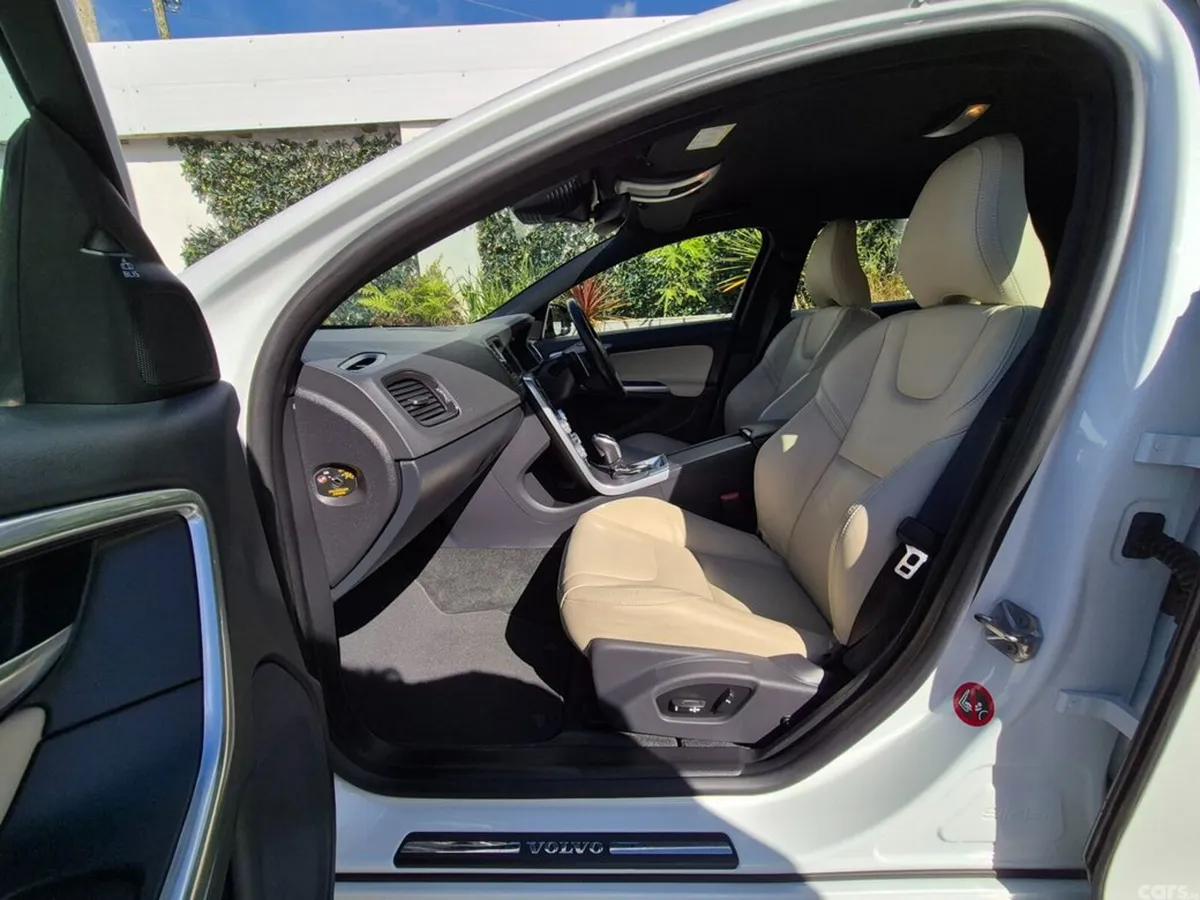 Volvo V60 Estate, Diesel, 2017, White