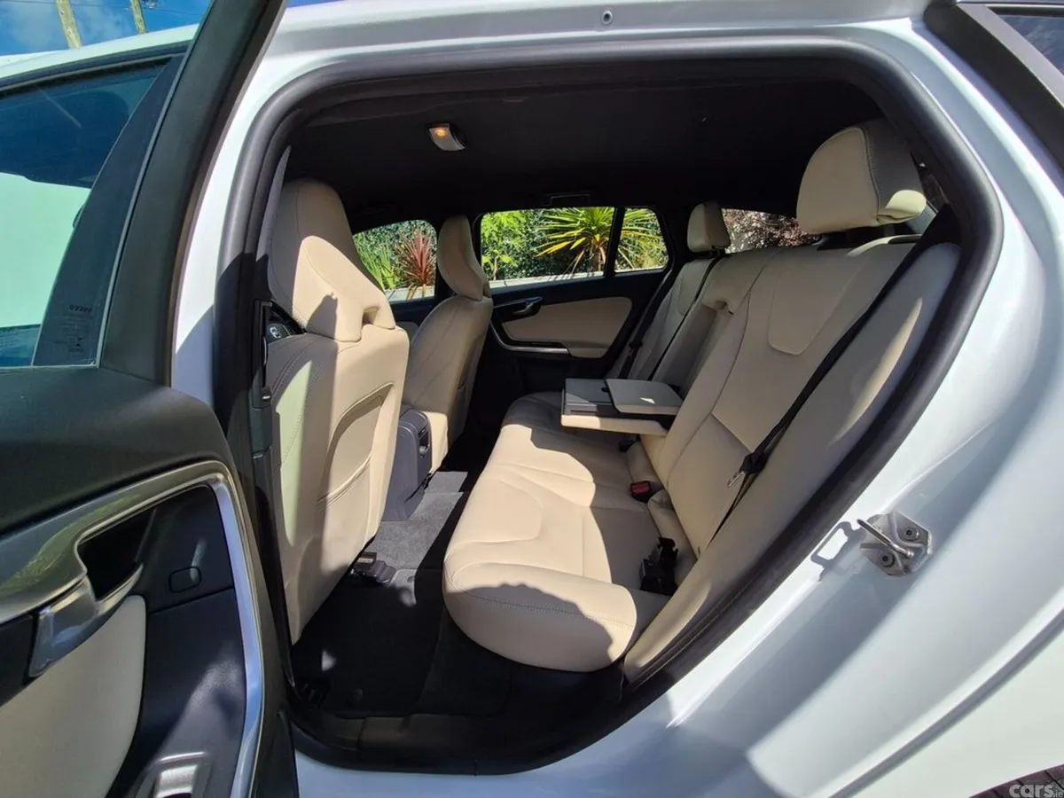 Volvo V60 Estate, Diesel, 2017, White