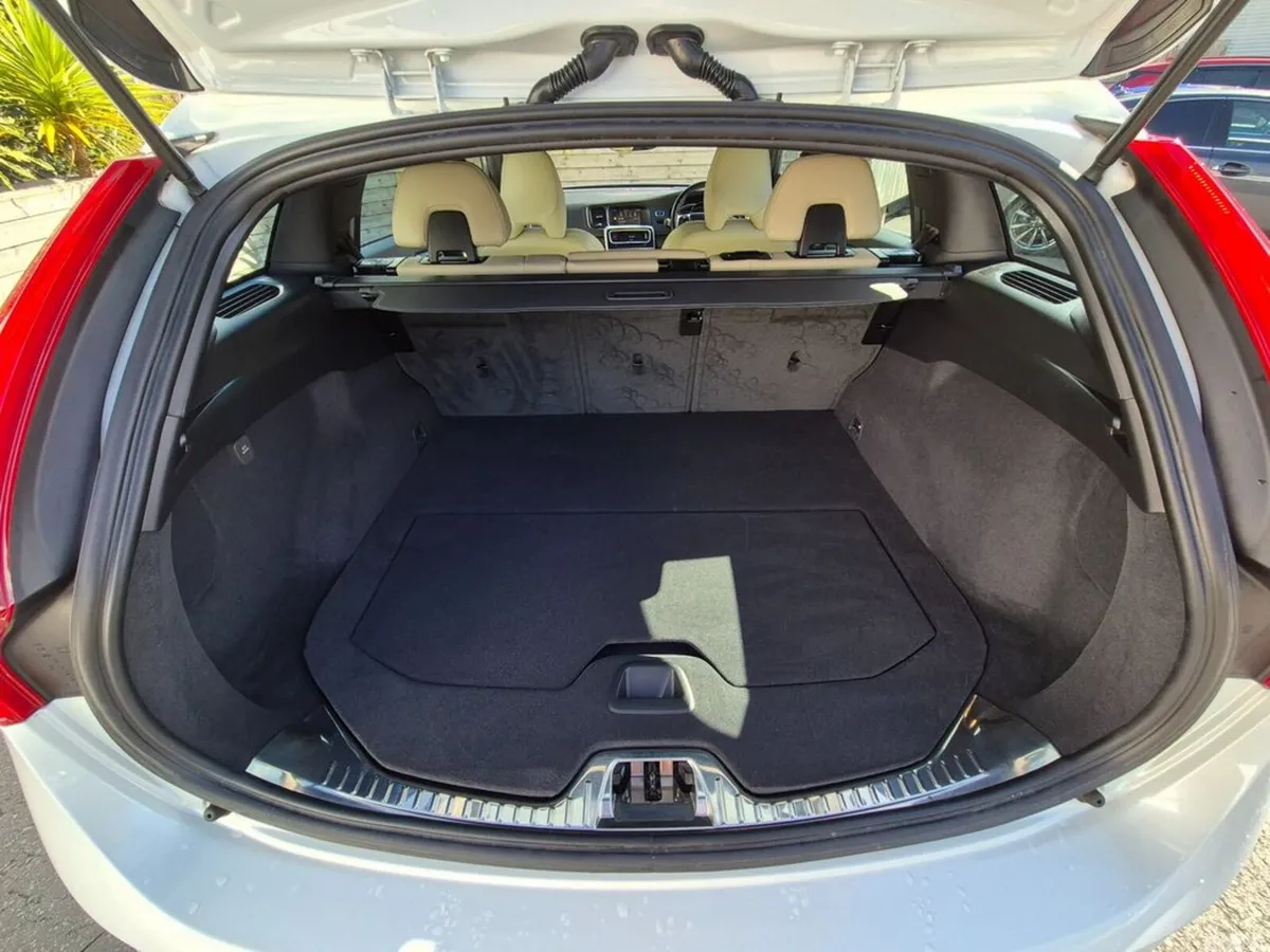 Volvo V60 Estate, Diesel, 2017, White