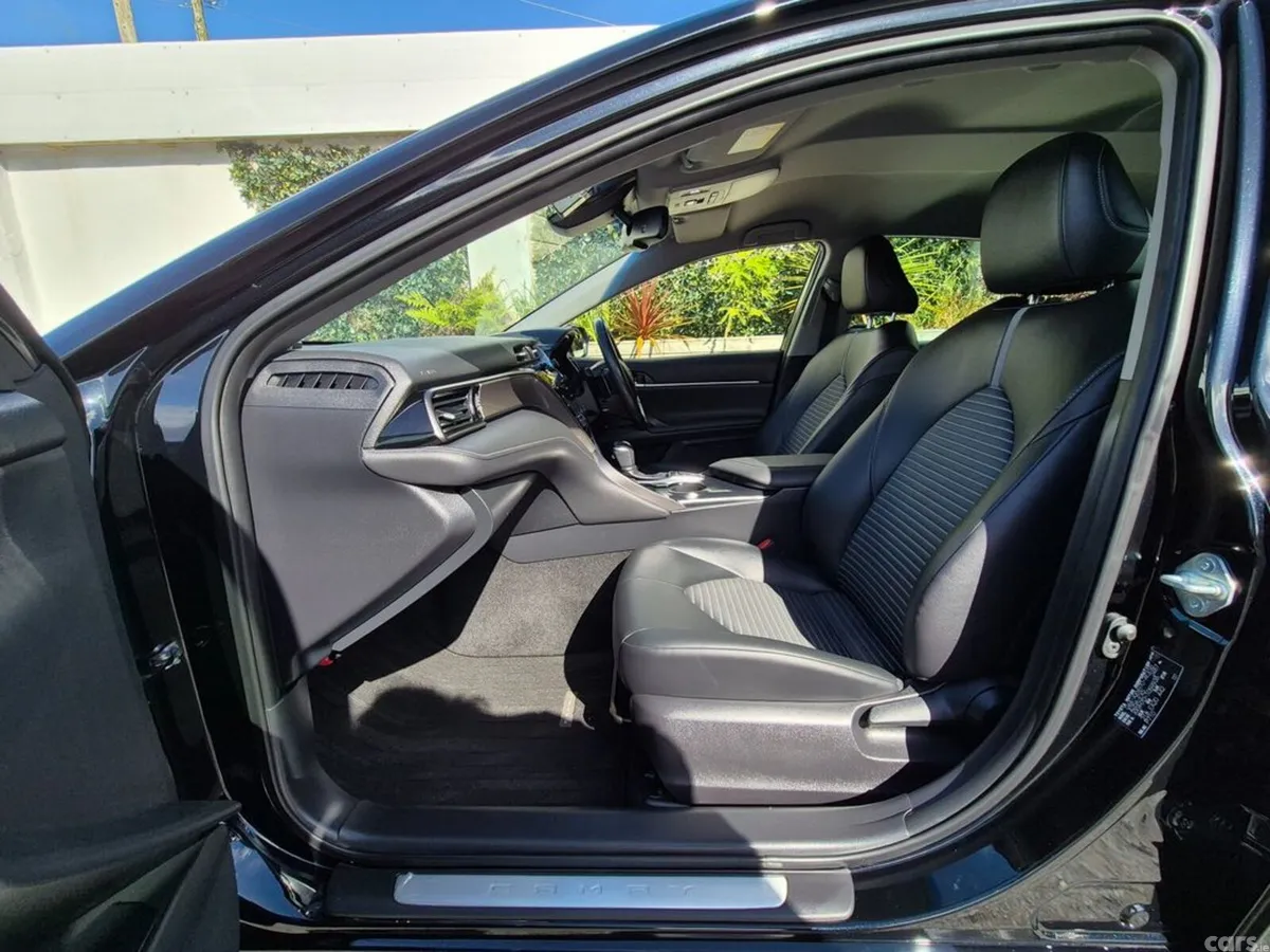 Toyota Camry Saloon, Petrol Hybrid, 2020, Black