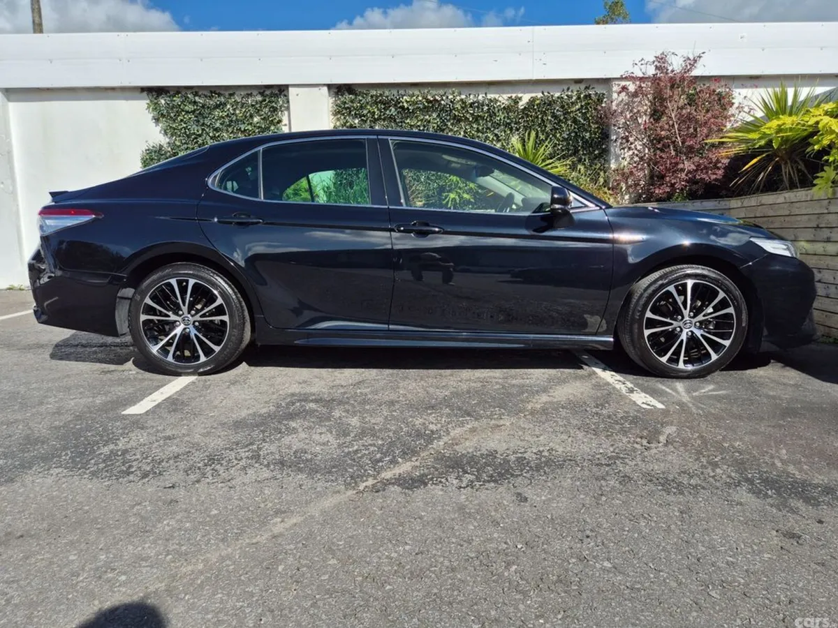 Toyota Camry Saloon, Petrol Hybrid, 2020, Black
