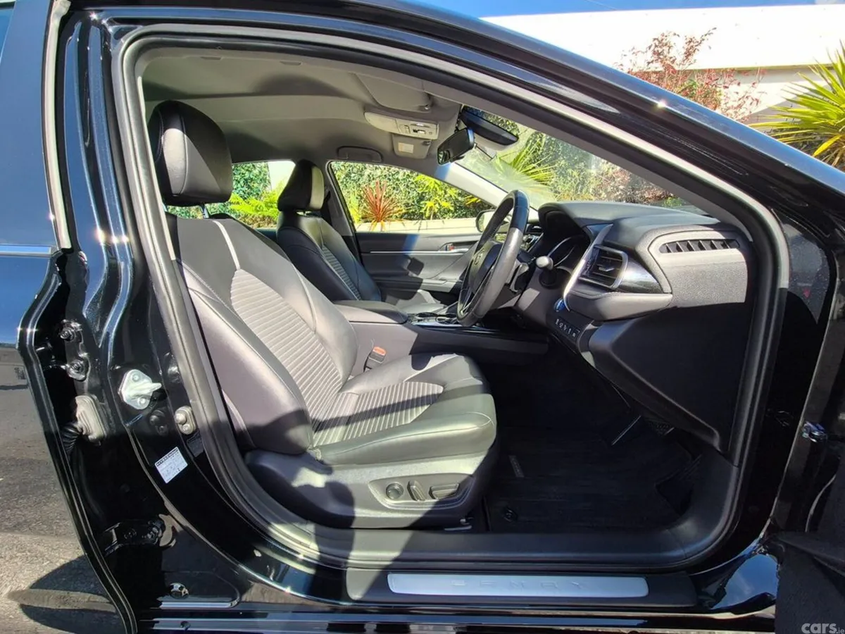 Toyota Camry Saloon, Petrol Hybrid, 2020, Black